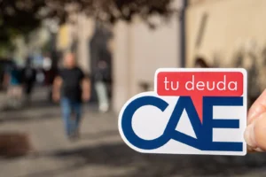 Coordinadora Nacional de Deudores del CAE pide frenar embargos, convenios realistas y pasar deuda a pesos deudores-cae-deuda-educativa