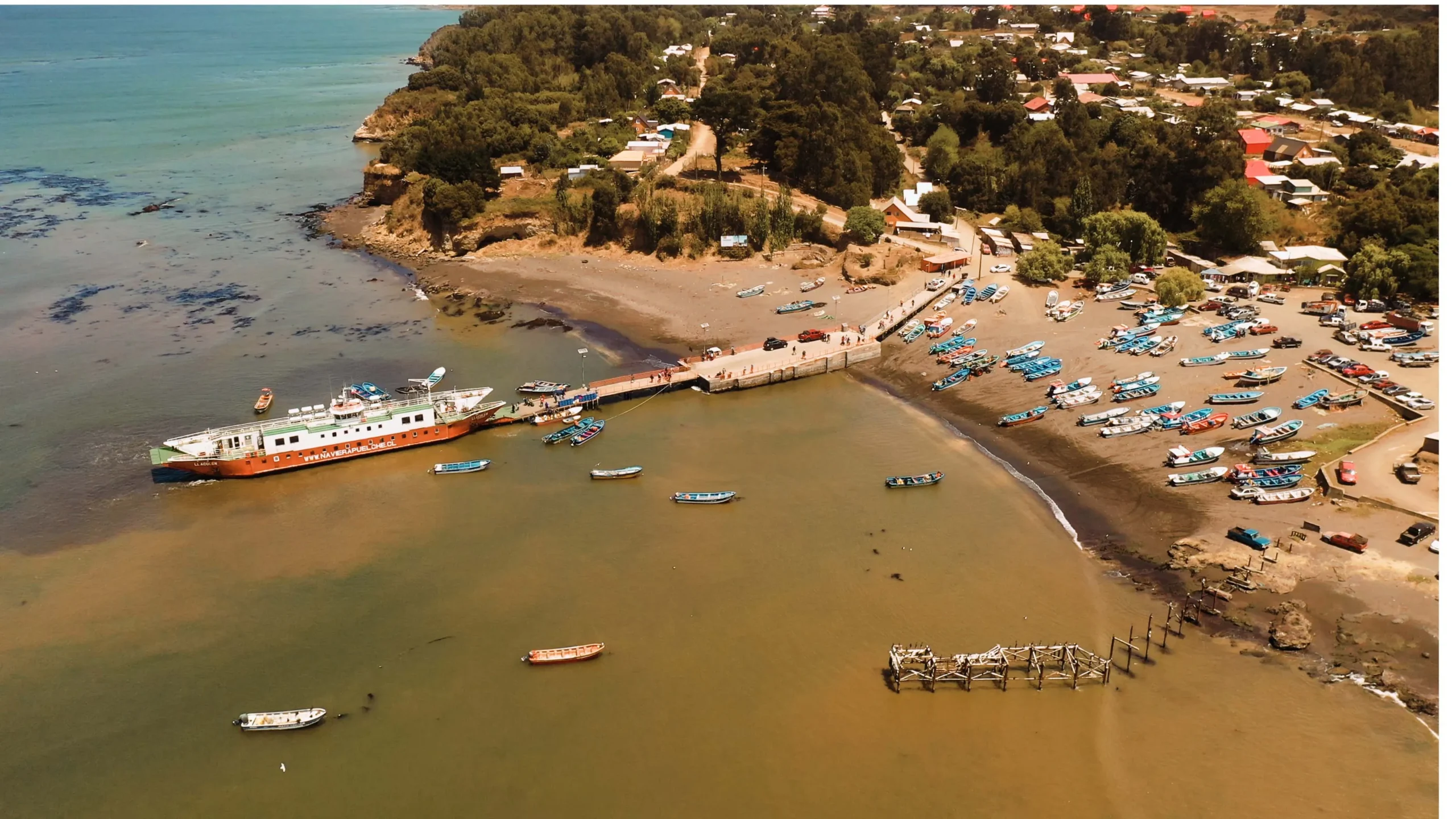 Los efectos sociales de los recortes de Kast: "Es el único lugar donde los isleños pueden sacar un certificado" dron isla santa maria en coronel foto municipalidad