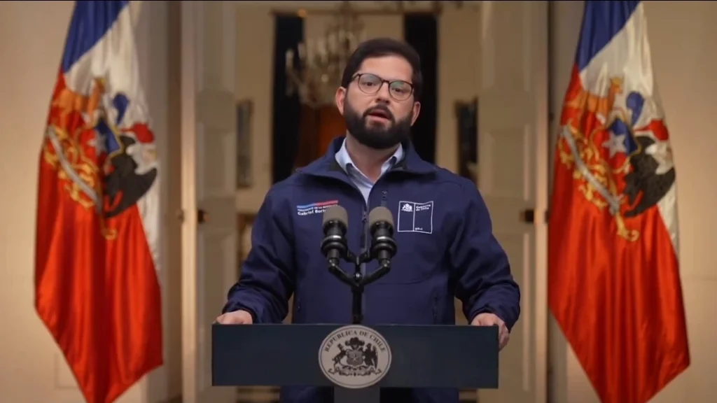 Expresidente Boric reaparece en medio de la discusión por embargos a deudores del CAE: “¿Dónde están las prioridades?” gabriel-boric