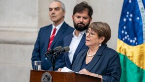 Expresidentes Bachelet y Boric instan al presidente Kast a “reconsiderar la permanencia de Chile” en el Escudo de las Américas de Trump