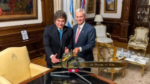 Decreto argentino por Estrecho de Magallanes está listo para ser derogado, sólo falta la firma del presidente Javier Milei