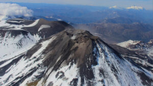 Nevados de Chillán: amplían a dos kilómetros zona de exclusión del volcán con episodio eruptivo y mantienen alerta amarilla