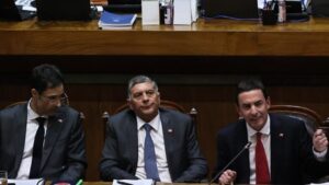 Permanencia del ministro Rabat en el Gobierno se torna insostenible pese al respaldo del presidente Kast