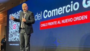 Embajador Judd sigue sacando ronchas, ahora dice que “si quieren un país que ayude a proteger sus derechos sobre el Estrecho de Magallanes, tendrán que trabajar con nosotros”