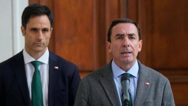 Presidente Kast busca dar aire a ministro Rabat y saca a subsecretario Silva por rebaja de penas a pederastas y declaración pública no autorizada