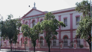 Profesores y asistentes de la educación del colegio María Auxiliadora de Santiago inician huelga