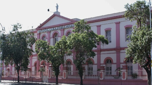 Profesores y asistentes de la educación del colegio María Auxiliadora de Santiago inician huelga