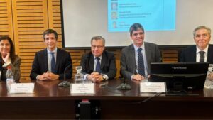 AFP enfrentan ofensiva con cartas a sus afiliados y descartan cualquier responsabilidad en el desplome del Fondo E